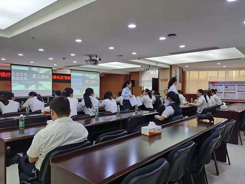 大堂經(jīng)理“職業(yè)道德、服務(wù)禮儀”專(zhuān)項(xiàng)培訓(xùn)